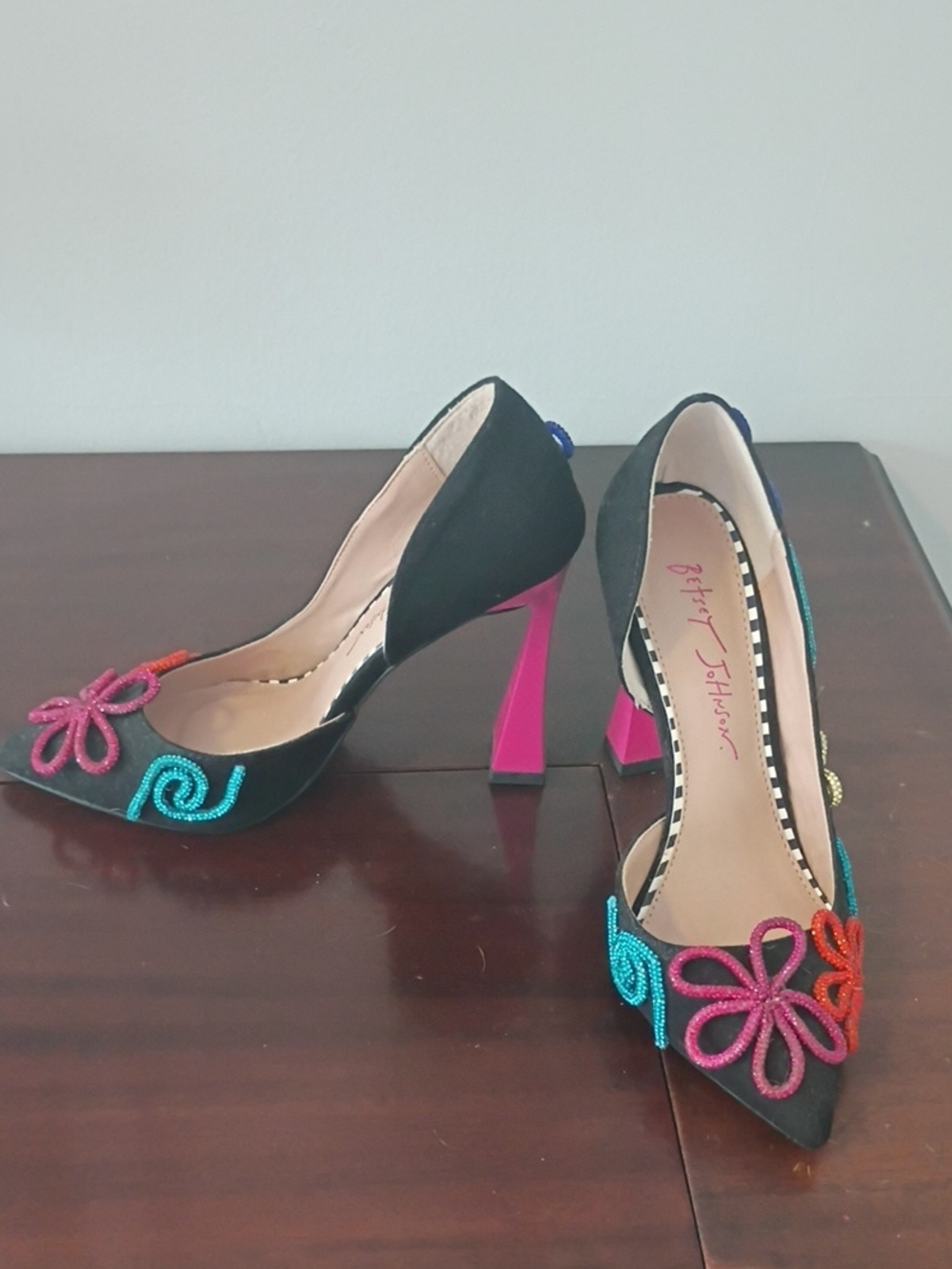 Betsey Johnson Black Pointed Pumps with Multicolor Beaded Flower Accents. Size 6 - Picture 3 of 5